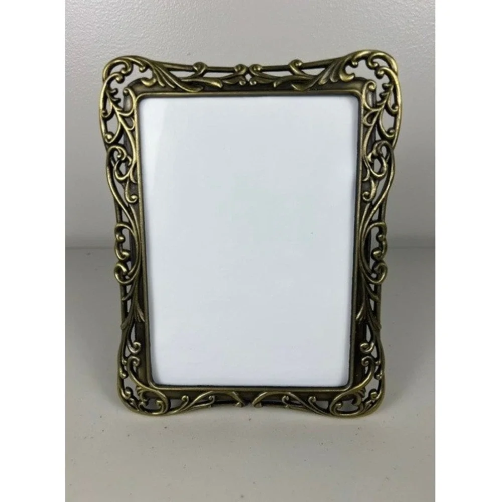 Vintage Ornate Filigree Metal Picture Frame Antiqued Brass 5x7 Tabletop Decor